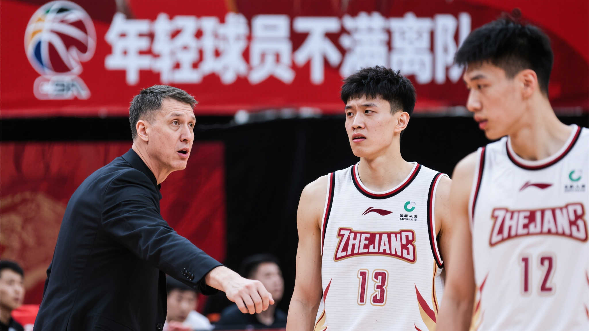 李霄鹏的